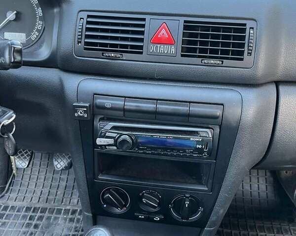 Черный Шкода Октавия, объемом двигателя 1.6 л и пробегом 198 тыс. км за 6700 $, фото 14 на Automoto.ua