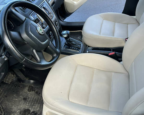 Чорний Шкода Октавія, об'ємом двигуна 1.6 л та пробігом 276 тис. км за 9300 $, фото 10 на Automoto.ua