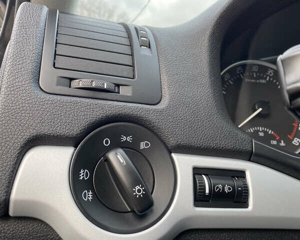 Чорний Шкода Октавія, об'ємом двигуна 2 л та пробігом 241 тис. км за 8800 $, фото 29 на Automoto.ua