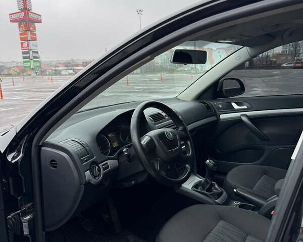 Черный Шкода Октавия, объемом двигателя 1.6 л и пробегом 265 тыс. км за 7300 $, фото 9 на Automoto.ua