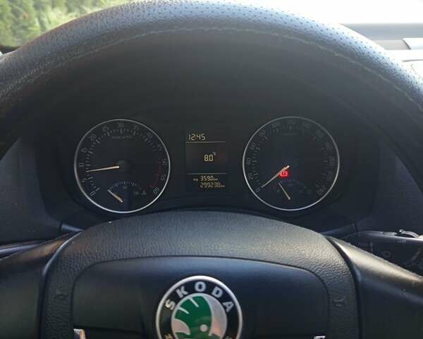 Черный Шкода Октавия, объемом двигателя 1.6 л и пробегом 298 тыс. км за 6500 $, фото 5 на Automoto.ua