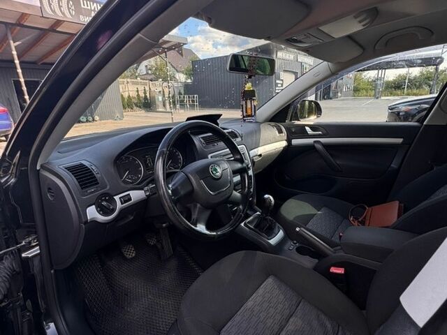 Чорний Шкода Октавія, об'ємом двигуна 1.8 л та пробігом 123 тис. км за 7800 $, фото 5 на Automoto.ua