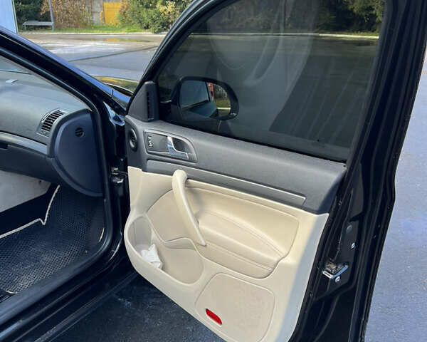 Чорний Шкода Октавія, об'ємом двигуна 1.6 л та пробігом 276 тис. км за 9300 $, фото 7 на Automoto.ua