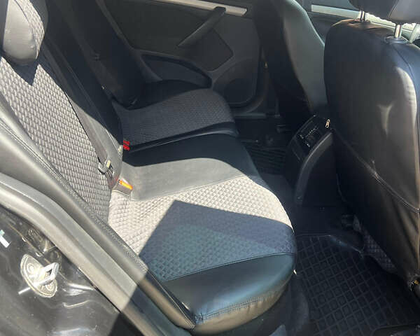 Черный Шкода Октавия, объемом двигателя 1.9 л и пробегом 379 тыс. км за 7700 $, фото 7 на Automoto.ua