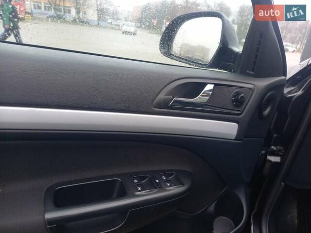 Черный Шкода Октавия, объемом двигателя 1.2 л и пробегом 186 тыс. км за 5950 $, фото 21 на Automoto.ua