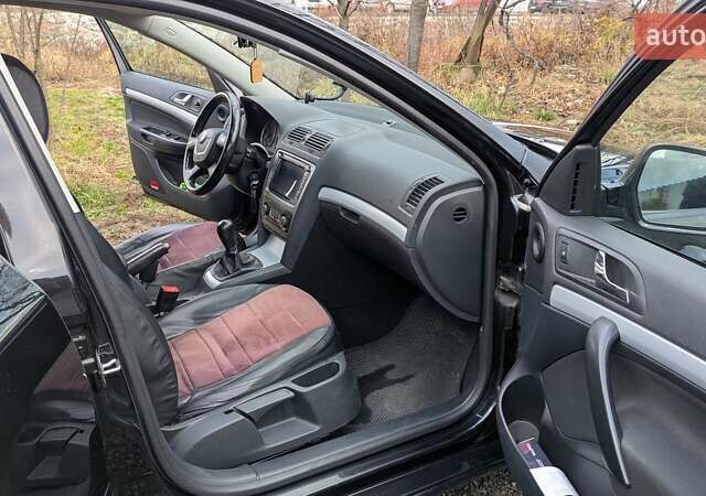 Черный Шкода Октавия, объемом двигателя 1.39 л и пробегом 258 тыс. км за 7200 $, фото 9 на Automoto.ua