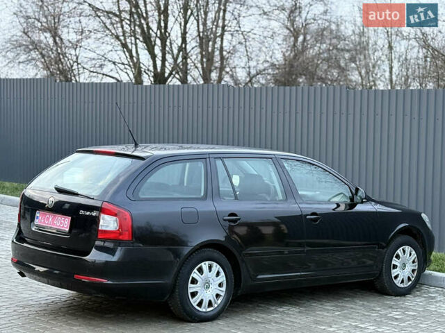 Черный Шкода Октавия, объемом двигателя 1.6 л и пробегом 202 тыс. км за 7490 $, фото 92 на Automoto.ua