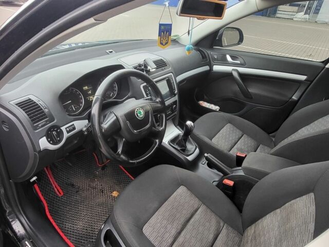 Чорний Шкода Октавія, об'ємом двигуна 1.6 л та пробігом 241 тис. км за 8100 $, фото 2 на Automoto.ua