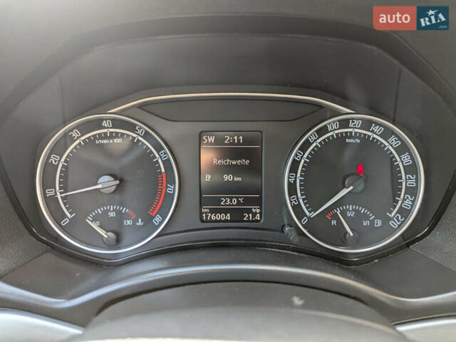 Черный Шкода Октавия, объемом двигателя 1.98 л и пробегом 176 тыс. км за 12400 $, фото 11 на Automoto.ua