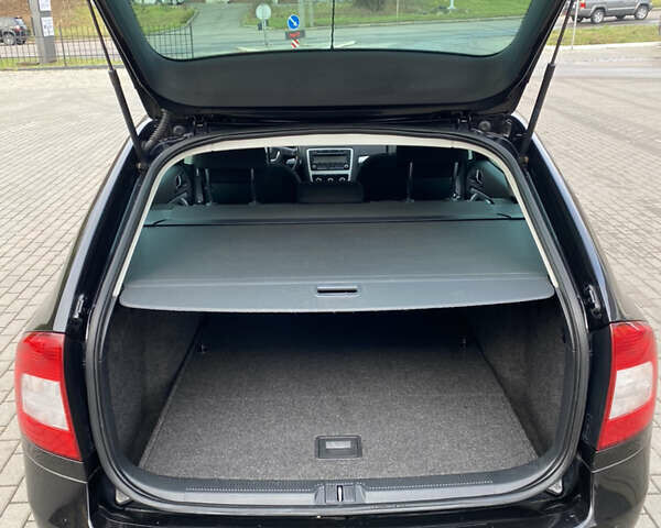 Чорний Шкода Октавія, об'ємом двигуна 2 л та пробігом 241 тис. км за 8800 $, фото 20 на Automoto.ua