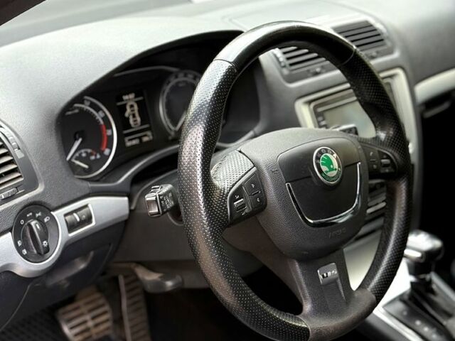 Черный Шкода Октавия, объемом двигателя 2 л и пробегом 201 тыс. км за 12000 $, фото 6 на Automoto.ua