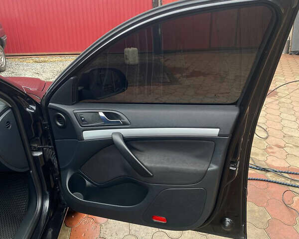 Черный Шкода Октавия, объемом двигателя 1.6 л и пробегом 275 тыс. км за 7800 $, фото 12 на Automoto.ua