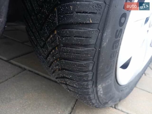 Черный Шкода Октавия, объемом двигателя 1.2 л и пробегом 186 тыс. км за 5950 $, фото 29 на Automoto.ua