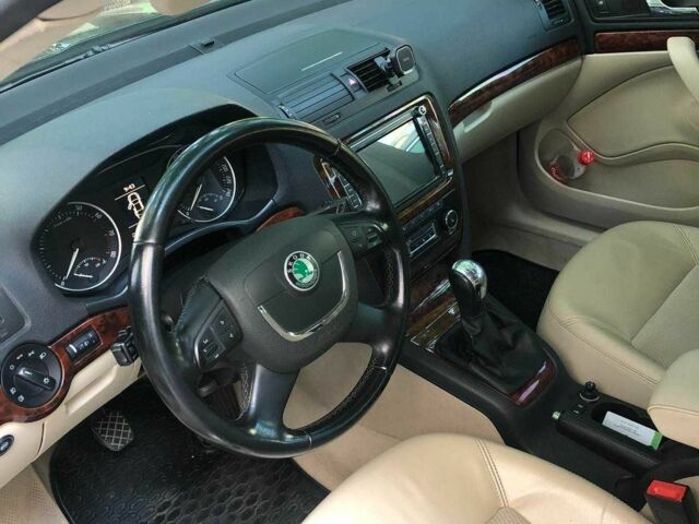 Чорний Шкода Октавія, об'ємом двигуна 1.6 л та пробігом 320 тис. км за 8000 $, фото 5 на Automoto.ua