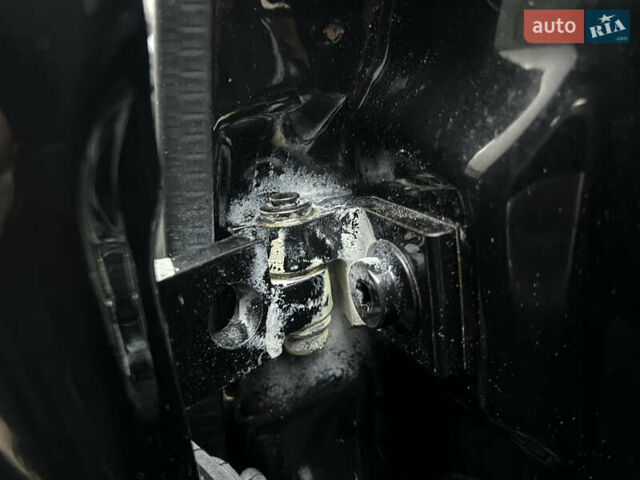 Черный Шкода Октавия, объемом двигателя 2 л и пробегом 229 тыс. км за 11650 $, фото 136 на Automoto.ua