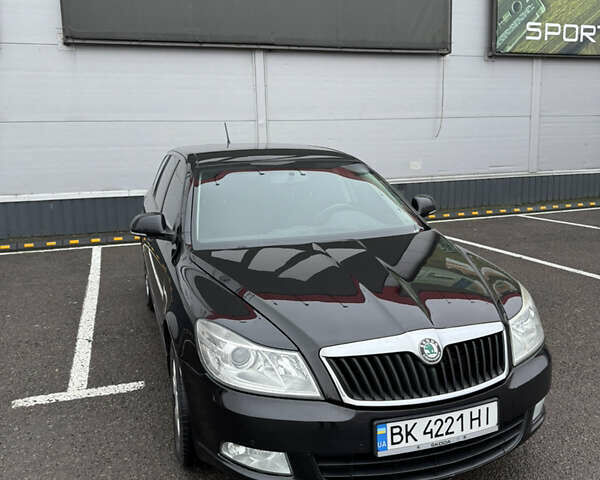 Черный Шкода Октавия, объемом двигателя 1.6 л и пробегом 265 тыс. км за 7300 $, фото 2 на Automoto.ua