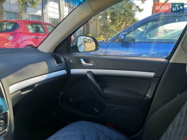 Черный Шкода Октавия, объемом двигателя 1.6 л и пробегом 317 тыс. км за 7500 $, фото 1 на Automoto.ua