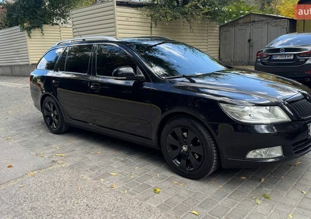 Черный Шкода Октавия, объемом двигателя 1.6 л и пробегом 294 тыс. км за 8500 $, фото 1 на Automoto.ua