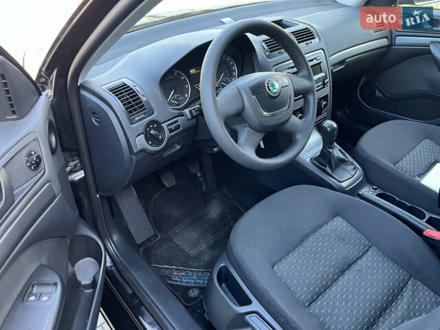 Черный Шкода Октавия, объемом двигателя 1.6 л и пробегом 226 тыс. км за 7850 $, фото 8 на Automoto.ua