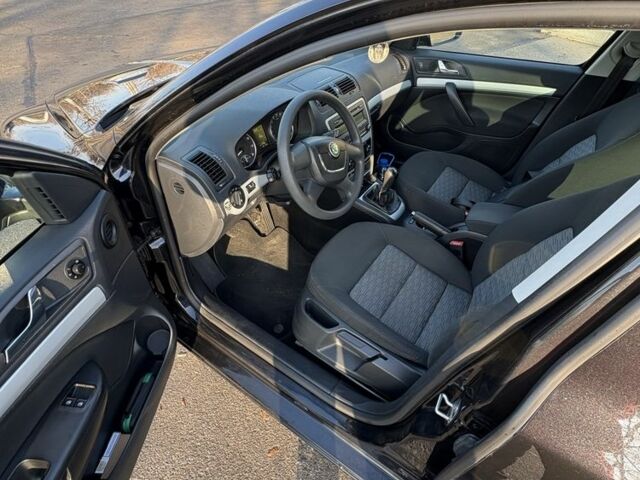 Чорний Шкода Октавія, об'ємом двигуна 1.4 л та пробігом 181 тис. км за 8100 $, фото 9 на Automoto.ua