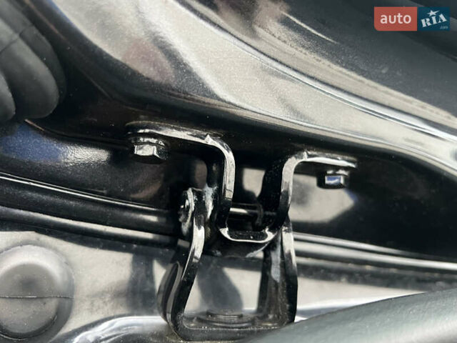 Черный Шкода Октавия, объемом двигателя 2 л и пробегом 229 тыс. км за 11650 $, фото 141 на Automoto.ua