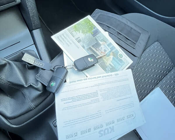 Черный Шкода Октавия, объемом двигателя 1.6 л и пробегом 226 тыс. км за 7850 $, фото 18 на Automoto.ua