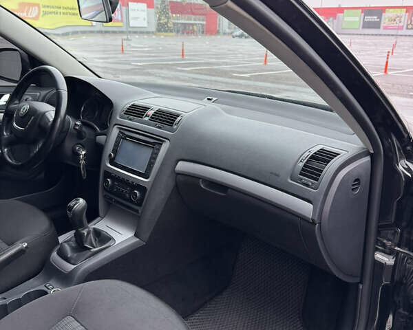 Черный Шкода Октавия, объемом двигателя 1.6 л и пробегом 265 тыс. км за 7300 $, фото 12 на Automoto.ua