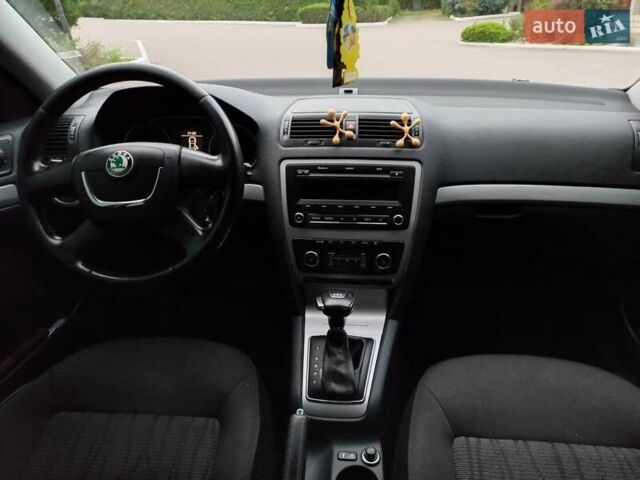 Чорний Шкода Октавія, об'ємом двигуна 1.6 л та пробігом 303 тис. км за 8200 $, фото 5 на Automoto.ua