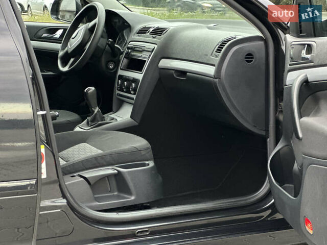 Чорний Шкода Октавія, об'ємом двигуна 1.6 л та пробігом 202 тис. км за 7650 $, фото 40 на Automoto.ua