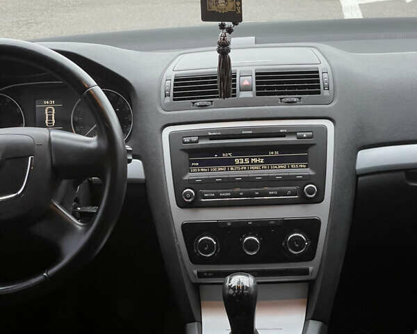 Чорний Шкода Октавія, об'ємом двигуна 1.8 л та пробігом 220 тис. км за 7900 $, фото 13 на Automoto.ua