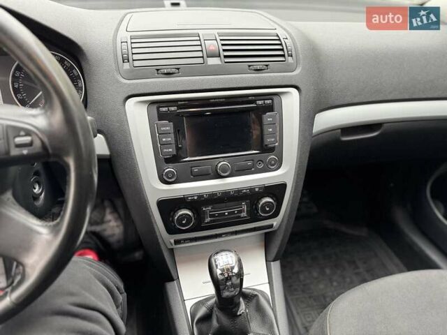 Черный Шкода Октавия, объемом двигателя 1.6 л и пробегом 305 тыс. км за 7600 $, фото 19 на Automoto.ua