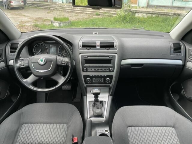 Черный Шкода Октавия, объемом двигателя 1.8 л и пробегом 133 тыс. км за 8590 $, фото 10 на Automoto.ua