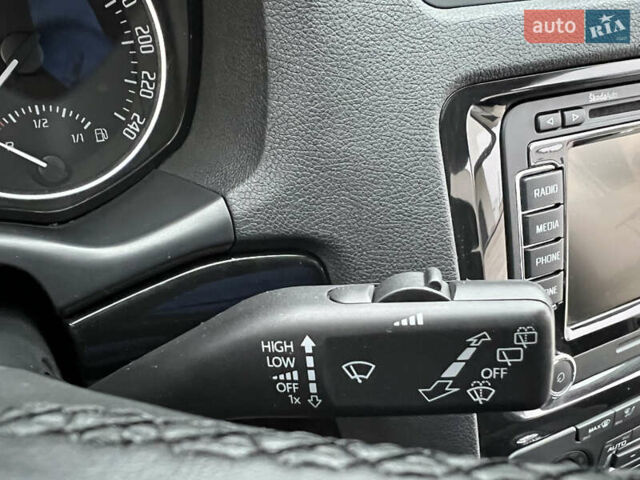 Черный Шкода Октавия, объемом двигателя 2 л и пробегом 229 тыс. км за 11650 $, фото 72 на Automoto.ua