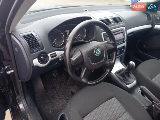 Черный Шкода Октавия, объемом двигателя 1.2 л и пробегом 186 тыс. км за 5950 $, фото 24 на Automoto.ua