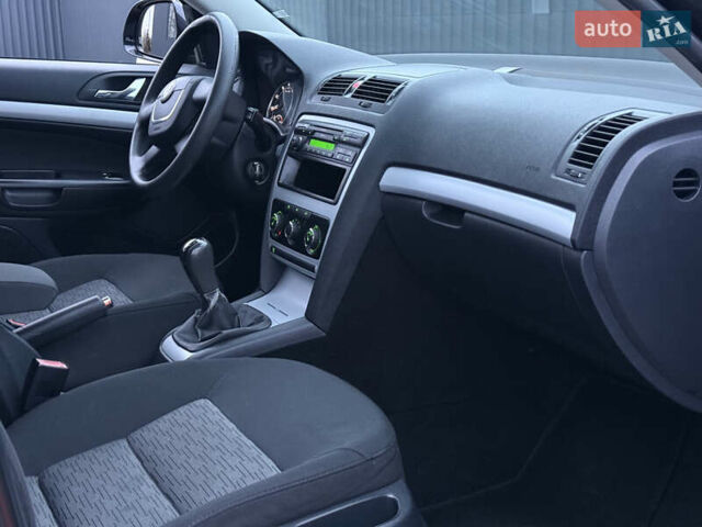 Черный Шкода Октавия, объемом двигателя 1.6 л и пробегом 202 тыс. км за 7490 $, фото 36 на Automoto.ua