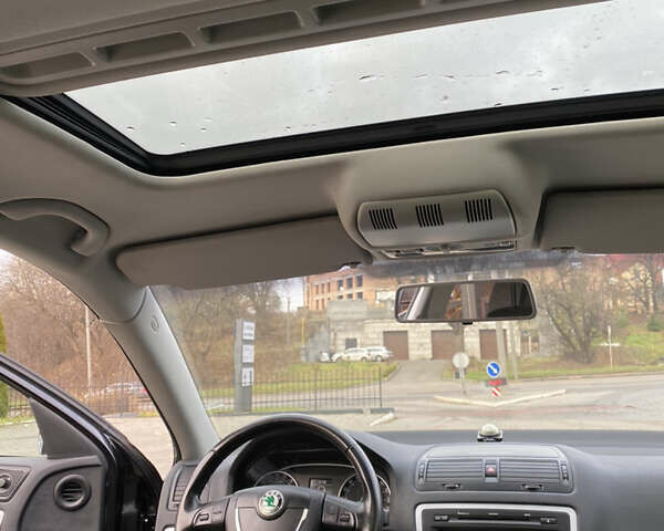 Чорний Шкода Октавія, об'ємом двигуна 2 л та пробігом 241 тис. км за 8800 $, фото 26 на Automoto.ua