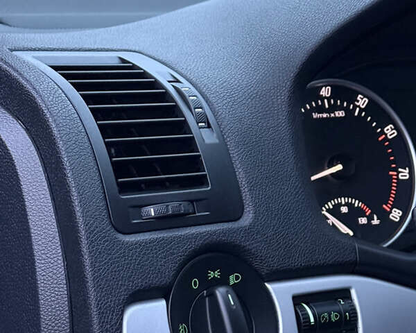 Черный Шкода Октавия, объемом двигателя 1.6 л и пробегом 202 тыс. км за 7490 $, фото 20 на Automoto.ua