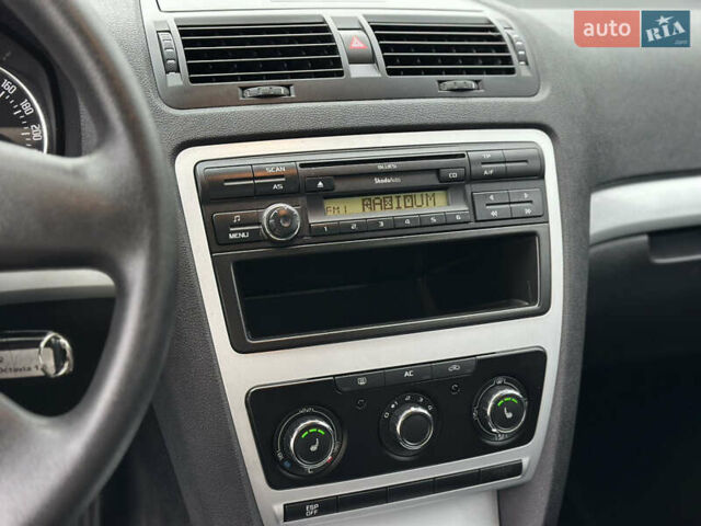 Чорний Шкода Октавія, об'ємом двигуна 1.6 л та пробігом 202 тис. км за 7650 $, фото 50 на Automoto.ua