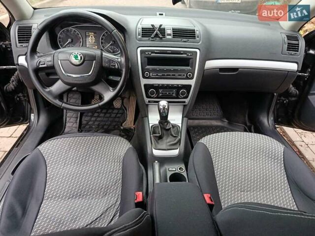 Черный Шкода Октавия, объемом двигателя 1.6 л и пробегом 258 тыс. км за 8600 $, фото 19 на Automoto.ua