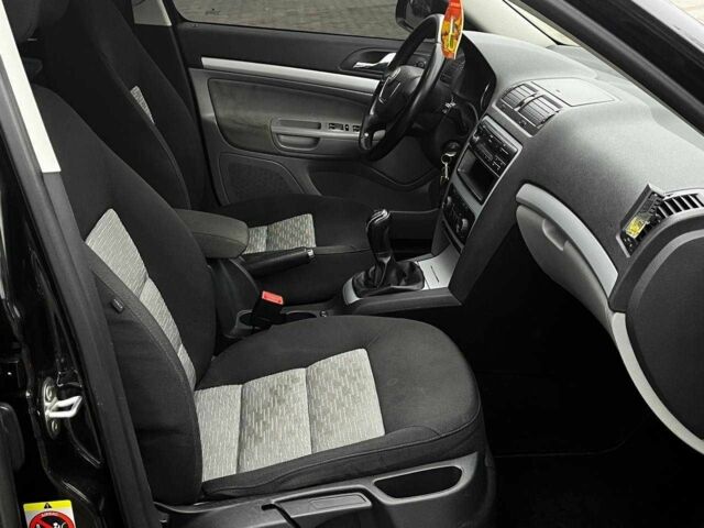 Черный Шкода Октавия, объемом двигателя 1.8 л и пробегом 188 тыс. км за 9200 $, фото 10 на Automoto.ua