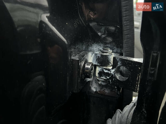 Черный Шкода Октавия, объемом двигателя 2 л и пробегом 229 тыс. км за 11650 $, фото 143 на Automoto.ua