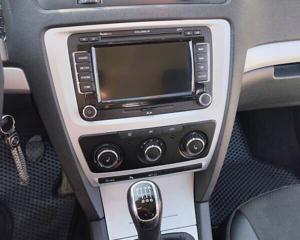 Черный Шкода Октавия, объемом двигателя 1.97 л и пробегом 280 тыс. км за 9200 $, фото 15 на Automoto.ua