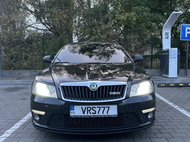 Черный Шкода Октавия, объемом двигателя 2 л и пробегом 255 тыс. км за 9000 $, фото 1 на Automoto.ua
