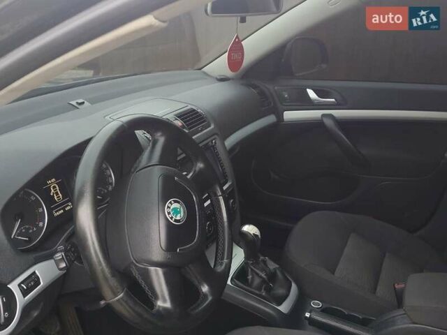 Черный Шкода Октавия, объемом двигателя 1.2 л и пробегом 257 тыс. км за 4950 $, фото 12 на Automoto.ua