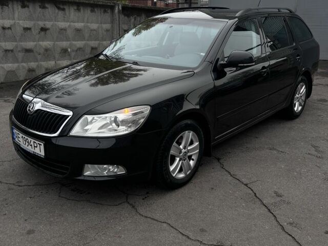 Черный Шкода Октавия, объемом двигателя 1.6 л и пробегом 230 тыс. км за 7500 $, фото 1 на Automoto.ua