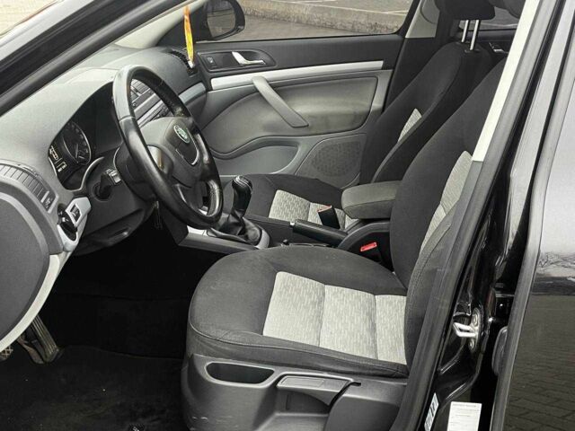 Черный Шкода Октавия, объемом двигателя 1.8 л и пробегом 188 тыс. км за 9200 $, фото 8 на Automoto.ua