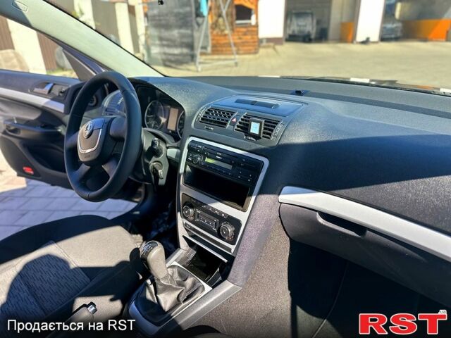 Черный Шкода Октавия, объемом двигателя 16 л и пробегом 176 тыс. км за 8899 $, фото 8 на Automoto.ua