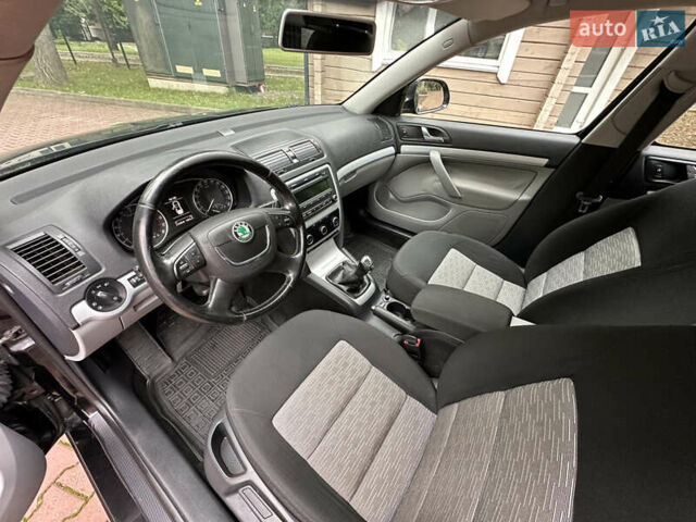 Черный Шкода Октавия, объемом двигателя 1.6 л и пробегом 224 тыс. км за 7500 $, фото 23 на Automoto.ua