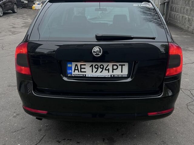 Черный Шкода Октавия, объемом двигателя 1.6 л и пробегом 230 тыс. км за 7500 $, фото 3 на Automoto.ua