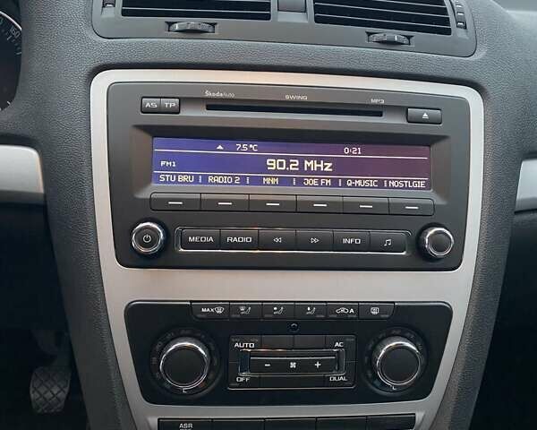 Чорний Шкода Октавія, об'ємом двигуна 1.6 л та пробігом 231 тис. км за 8500 $, фото 13 на Automoto.ua